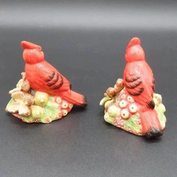 Lefton Cardinal Red Bird Salt & Pepper Shakers Ceramic Acorns Berries 2001 - Picture 3 of 7